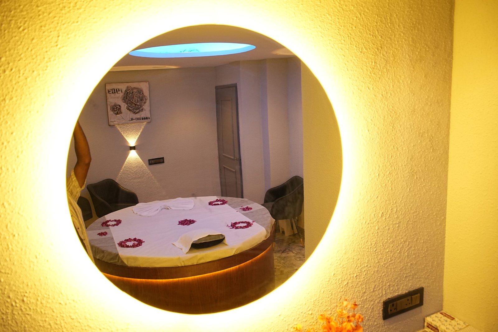 Relaxing aromatherapy candles at Vellora Spa.