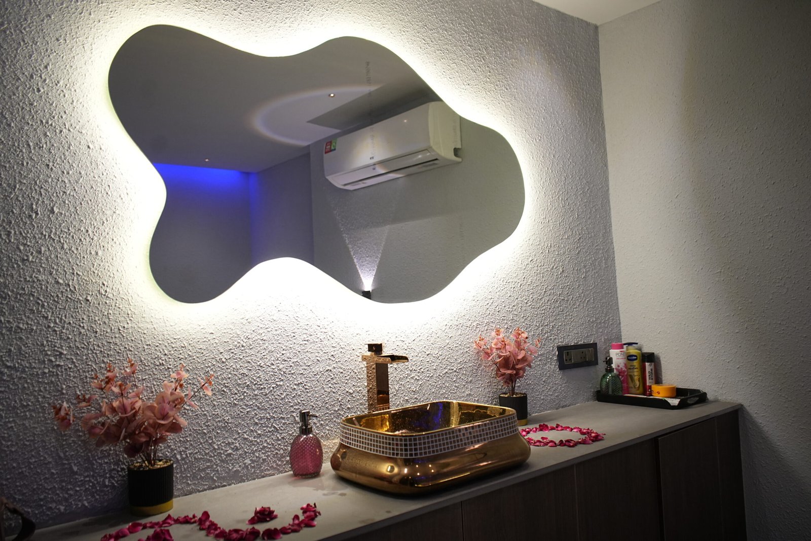 Potli massage setup at Vellora Spa GK2.